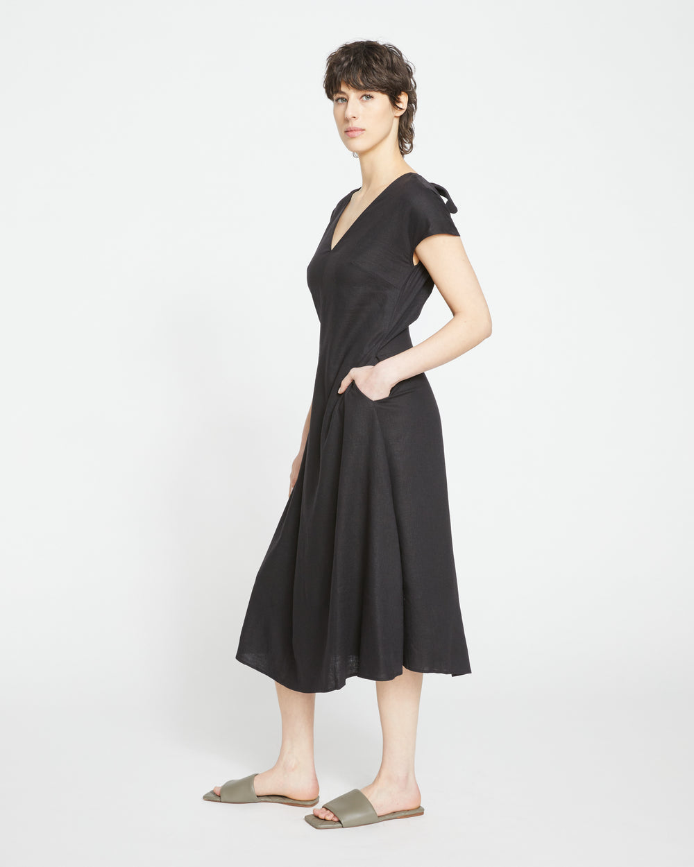 Louvre Bow Back Linen Dress - Black