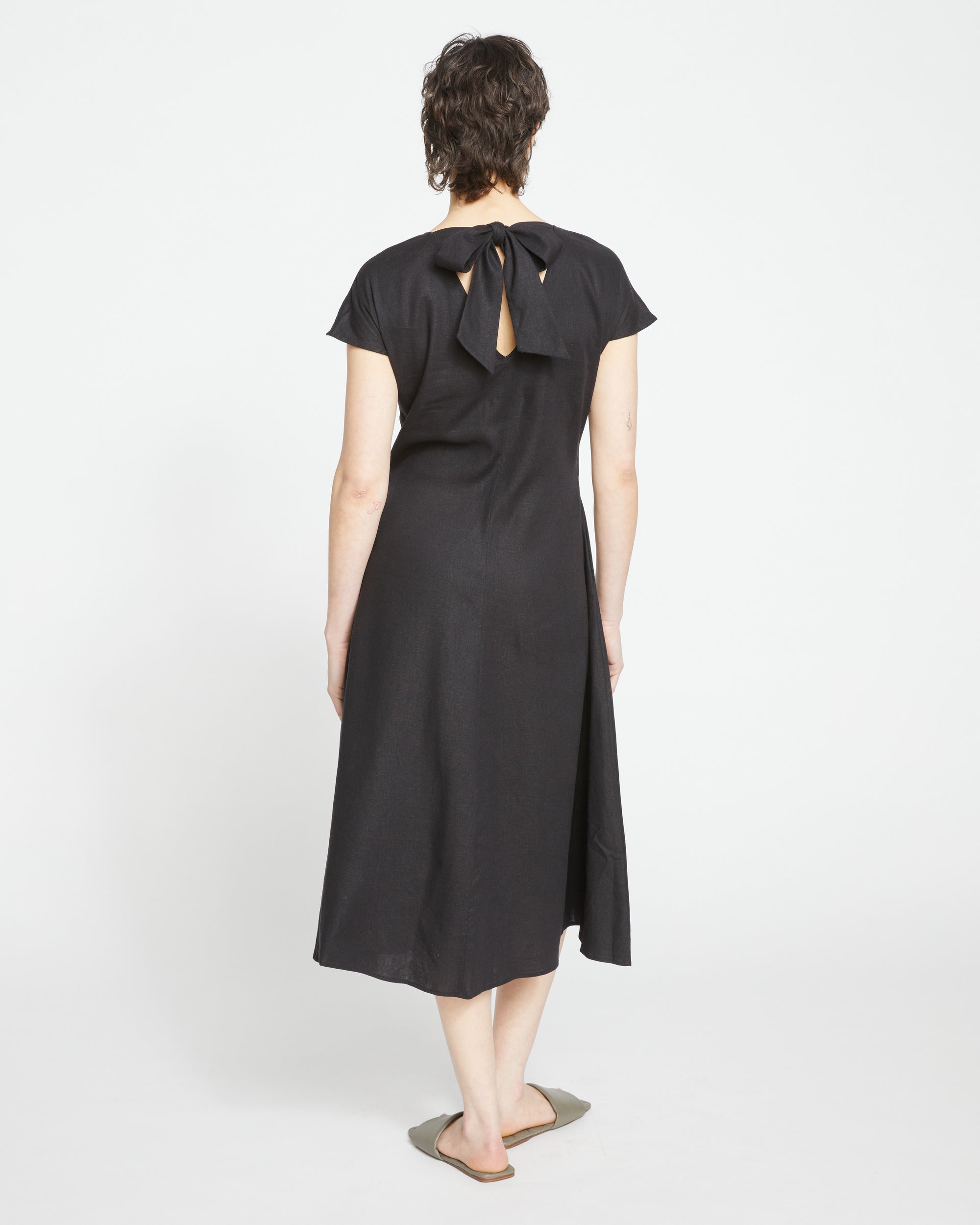 Louvre Bow Back Linen Dress - Black Universal Standard Louvre Bow Back Linen Dress - Black Universal Standard