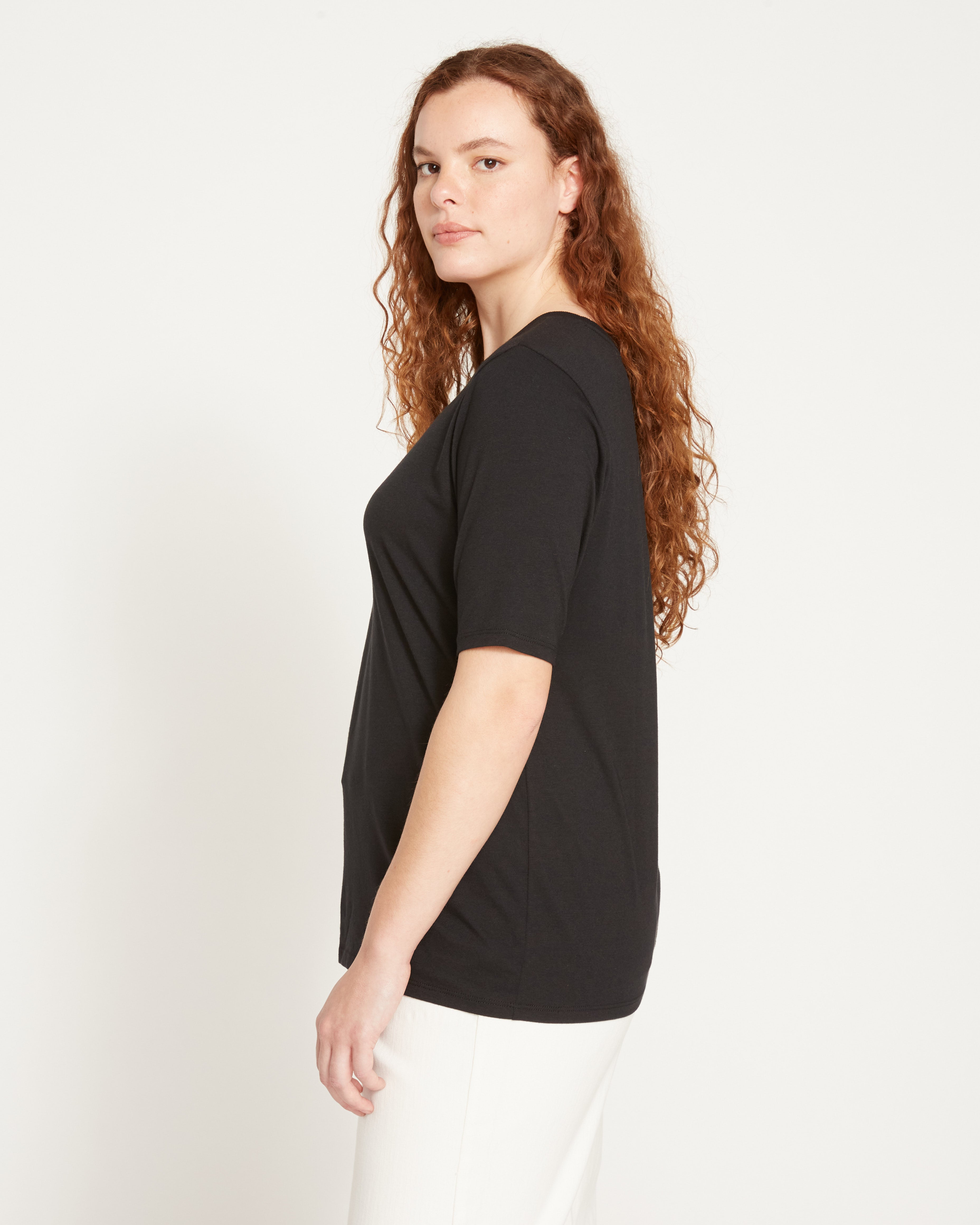 Maia Stovepipe Sleeve Tee - Black – Universal Standard
