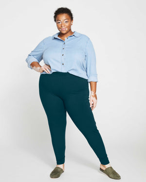 Woman wearing Roya Leggings 27 Inch - Deep Sea from Cart Upsell